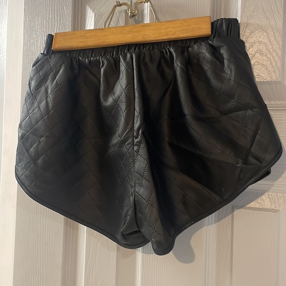 Love culture, black, quilted, shorts, size small - Picture 3 of 5